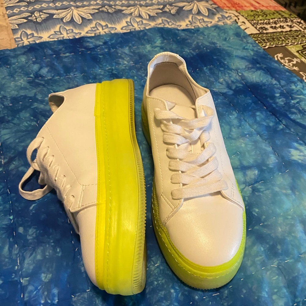 Steve Madden 7.5 Platform sneakers